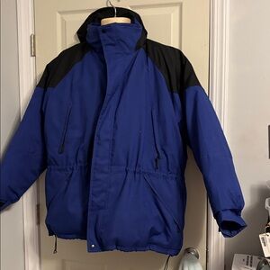 Maxam Mountain Fleece Lining Jacket it has a working full zipper with 5 pockets